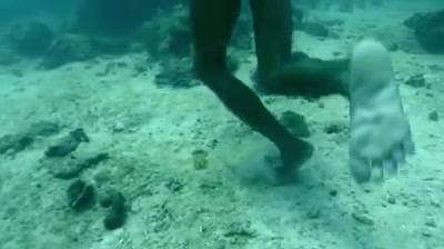 Những con người có khả năng đi bộ dưới biển