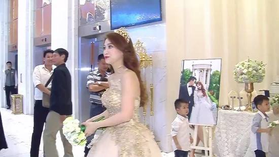 Cầu hôn trong đám cưới phiên bản Việt Nam <3