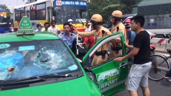 Truy đuổi nghẹt thở taxi Mai Linh gây tai nạn rồi bỏ trốn