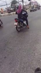 Ra đường chạy vầy mới máu nè chụy em = ))